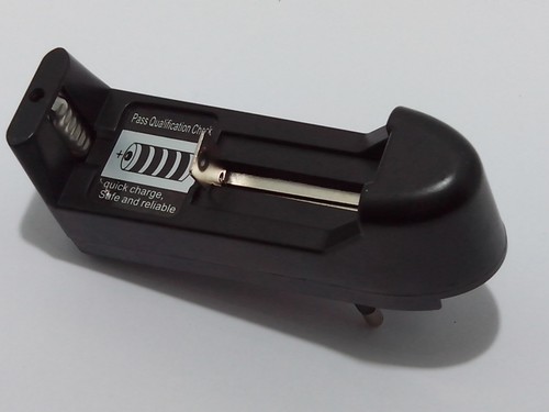 Chargeur batterie lithium - chargeur,