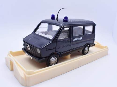 Miniature voiture échelle - miniature,