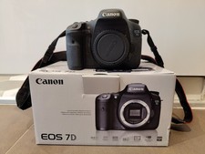 Canon EOS 7D boîtier nu + batterie/chargeur + boîte