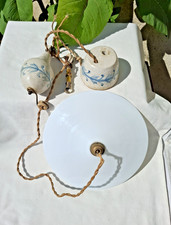 rare ancien monte et baisse porcelaine à décor floral bleu et abat jour opaline