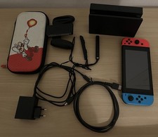 Nintendo Switch 32 Go avec Paire de Joy-Con - Bleu/Rouge avec SD de 128Go