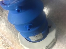 Hubbell C332P6W  32A Plug &