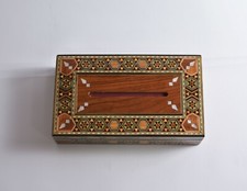 Boîte de mouchoirs faite à