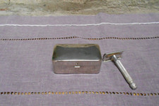 RASOIR métal ANCIEN a main de voyage  avec sa boite métal made in ENGLAND