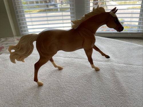 Breyer collectible palomino - collectible,