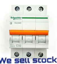 Disjoncteur SCHNEIDER ELECTRIC DOMA63C32 32A 17083 (4 pièces dans 1 boîte)