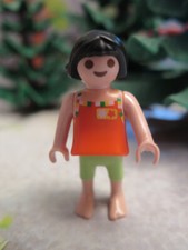 petite fille brune enfant