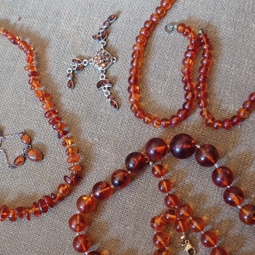 Collier perles ambre - , pendentif
