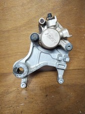 ÉTRIER DE FREIN ARRIÈRE ET