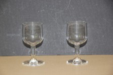 Paire de petits verres ballon anciens.