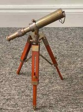 Télescope ancien avec