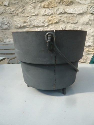Ancien chaudron fonte a - fonte,