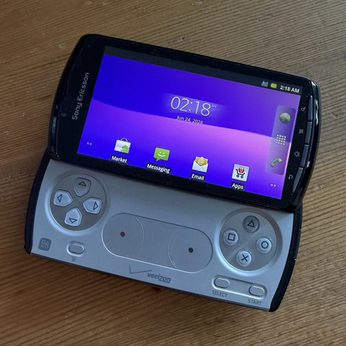 Sony ericsson xperia play - sony,