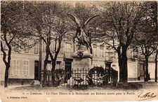 CPA CAMBRAI - La Place Théatre et Monument des Enfants morts pour (512557)