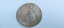 Médaille en bronze argenté.  Victoire ailée sur une bicyclette. Par Vernon.