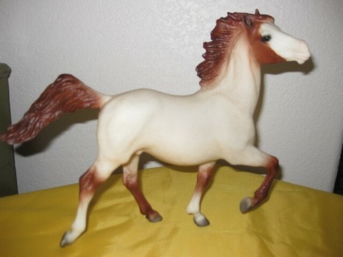 Breyer collectible horse - collectible,