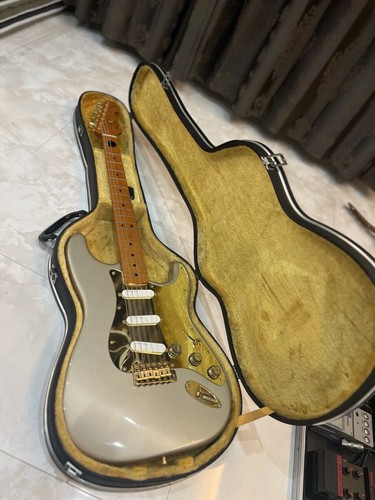 Stratocaster with fender - fender, usa