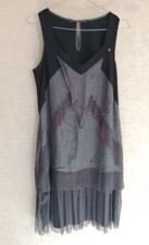 Robe grise matières