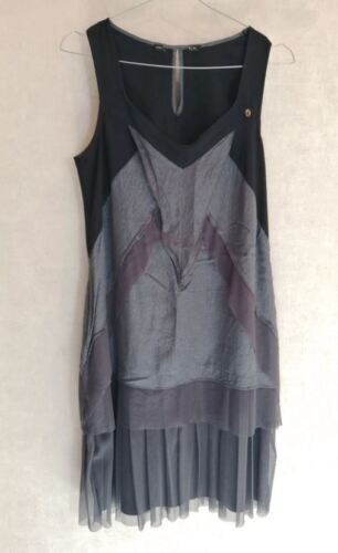 Robe grise matières