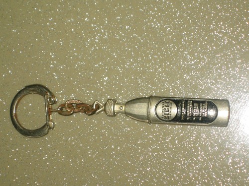 Rare porte clé métal - porte,