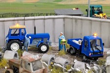 Busch 5616 - Tracteur Fortschritt et Multicar avec gyrophares jaunes - HO (1:87)