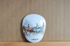 57x46 mm, cabochon ancien vintage en porcelaine de Limoges, promenade en calèche