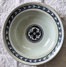 PLAT ROND CREUX CUL NOIR D 25,5 cm FAIENCE DE FORGES LES EAUX BLEU XIXe