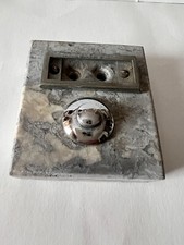 SONNETTE MARBRE GRIS FILAIRE AVEC BOUTON ET ÉTIQUETTE CHROMÉ