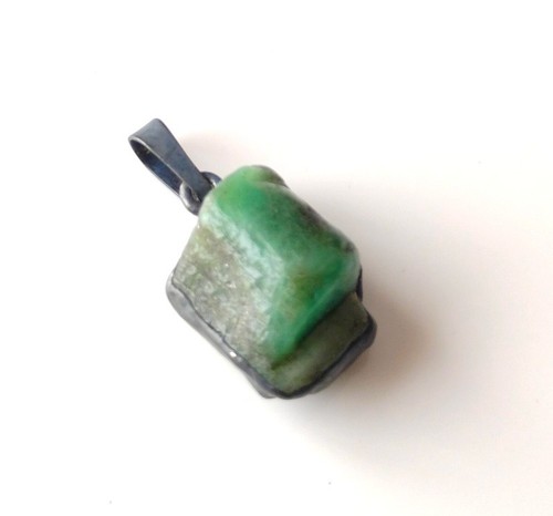 Pendentif emeraude brute - pendentif,