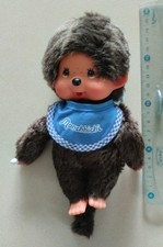Peluche Doudou Kiki Yeux Marron Monchhichi Bavoir Bleu
