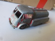 DINKY TOYS modele ORIGINAL Camion Citerne petrole essence n°25 peinture usée