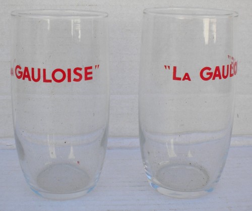 Deux verres tonneau - , bière