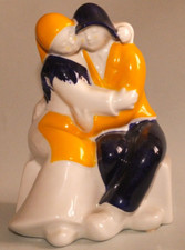 Groupe en porcelaine GALOS . Portugal , 2002 . 18cm  . Type Sargadelos