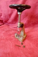 Potence à ouvrir et fermer les boîtes étanches outil horlogerie vintage