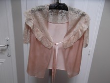 Lingerie féminine. Liseuse  en satin et dentelle,   1er moitié du XXème siècle .