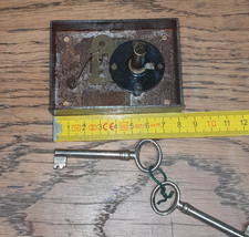 ancienne serrure de meuble