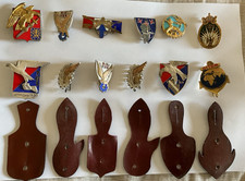 Lot de 12 Insignes Pucelles
