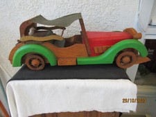 Très belle voiture en bois