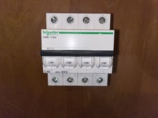 DISJONCTEUR TETRAPOLAIRE 40A