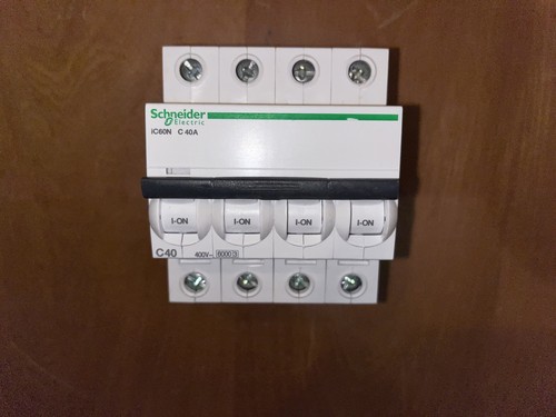 Disjoncteur tetrapolaire 40a - disjoncteur,
