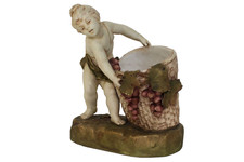 CE03 : Royal Dux Bohème Art Nouveau 2568  Vide poche angelot au panier vers 1900