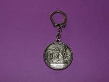 PORTE-CLES 1960-1970 LA HUTTE 2 SPORT VETEMENTS  COPOCLEPHILIE PORTE-CLEFS