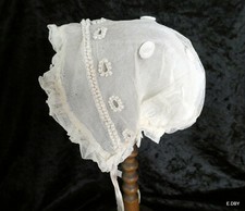 ANCIEN BONNET DE BAPTÊME EN