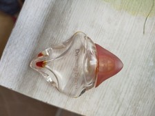 Une Miniature Vide De Parfum