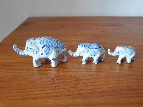 Ensemble trois figurines - ensemble,