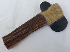 Hache pierre polie outil Préhistorique Préhistoire néolithique bois cerf