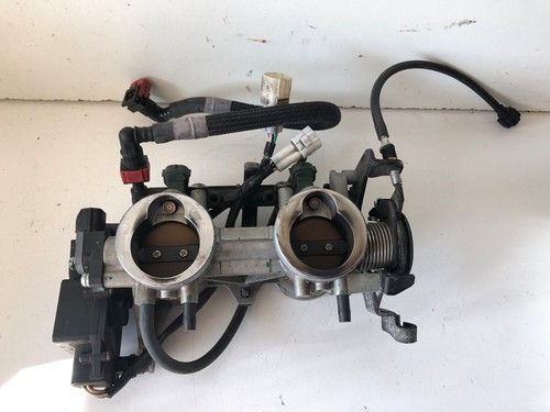 Une rampe injection - injection, moto