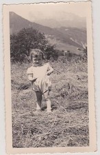 PHOTO ANCIENNE PETIT GARCON EN BARBOTEUSE JUIN 39-CHAMP DE BLE-MONTAGNE