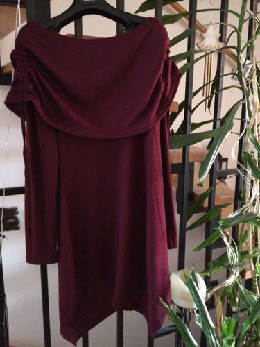 Pull fin rouge vigne épaules
