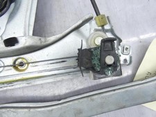 Leve vitre electrique avant droit RENAULT CLIO 3 PHASE 2 8200291147